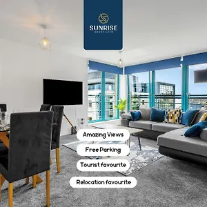 The Penthouse, Spacious, Stunning Views, Foosball Table, 3 Large Rooms, Central Location, River Front, 1 Min From Tay Bridge, V&A, Train Station, City Centre, Lift Access, Free Parking & Wifi, Invoice And Reduced Price Only Via Sunrise Short Lets Dun Apartment